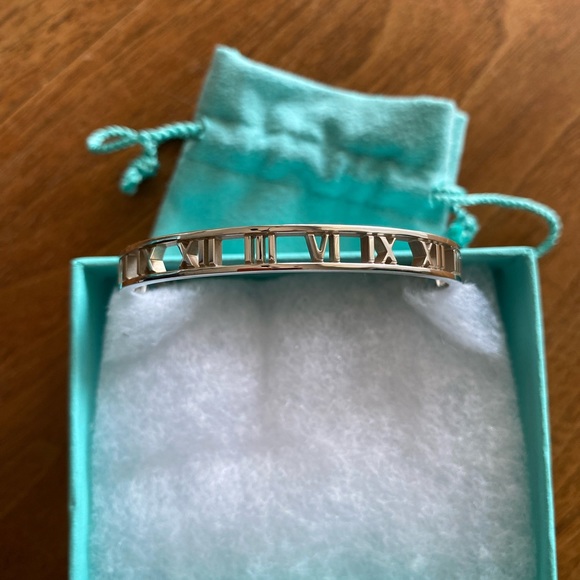 Tiffany Co Roman Numerals bangle from the Atlas collection - Picture 3 of 5